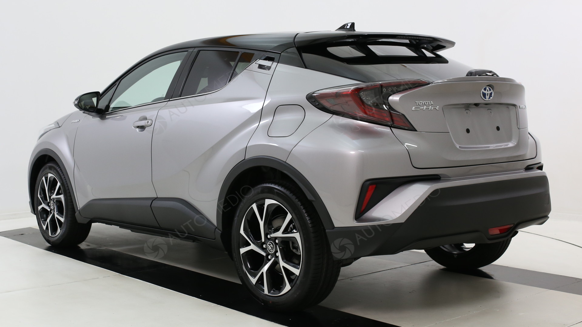 Toyota C-HR DESIGN 1.8 Hybrid 122ch Gris Platinium Métallisé Avec Toit ...