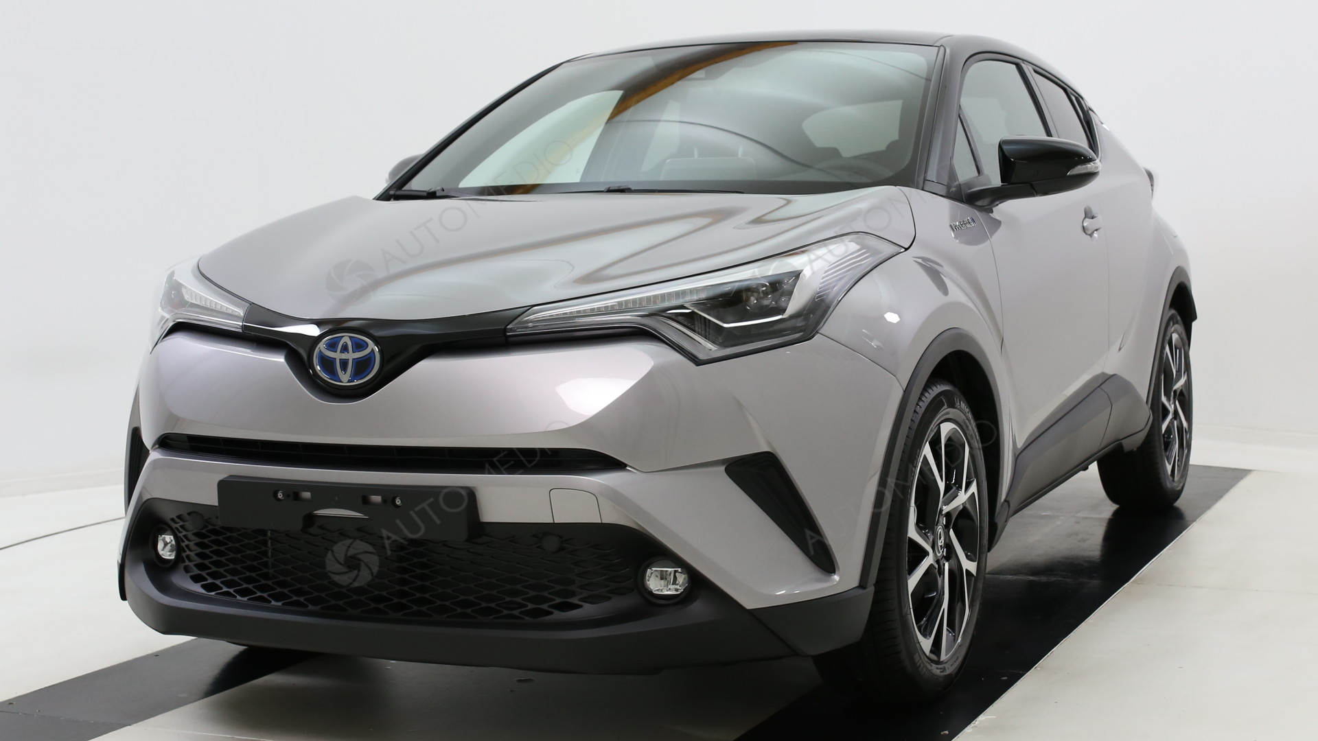 Toyota C-HR DESIGN 1.8 Hybrid 122ch Gris Platinium Métallisé Avec Toit ...