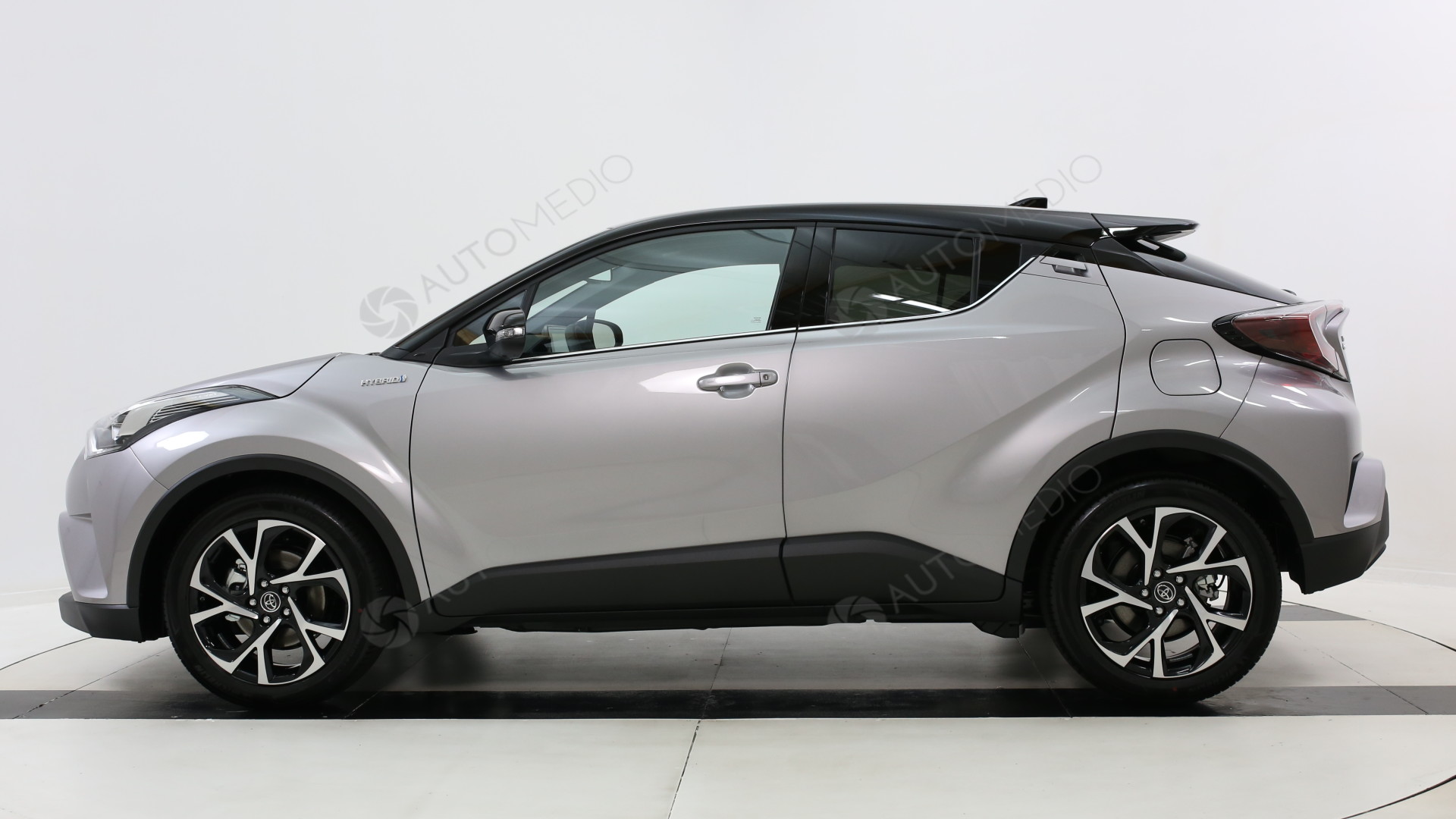 Toyota C-HR DESIGN 1.8 Hybrid 122ch Gris Platinium Métallisé Avec Toit ...