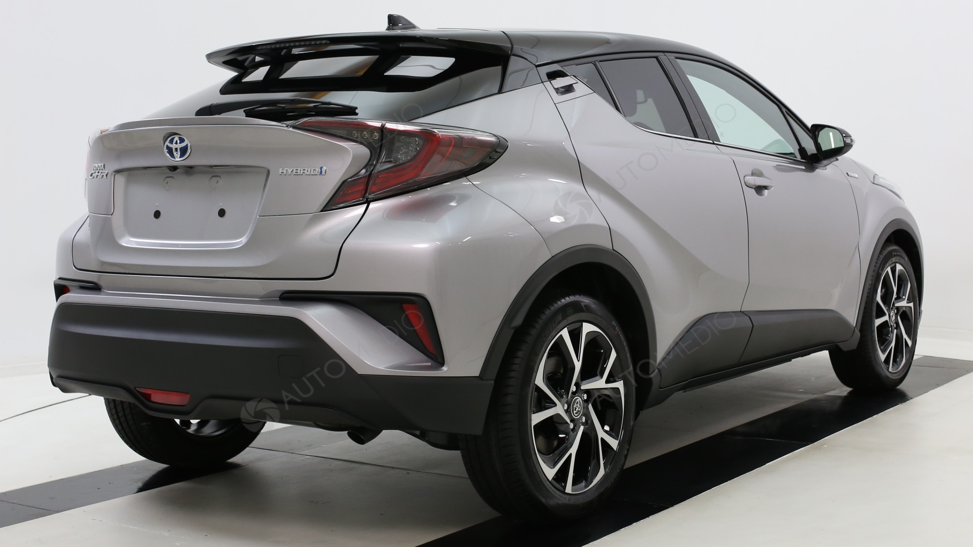 Toyota C-HR DESIGN 1.8 Hybrid 122ch Gris Platinium Métallisé Avec Toit ...