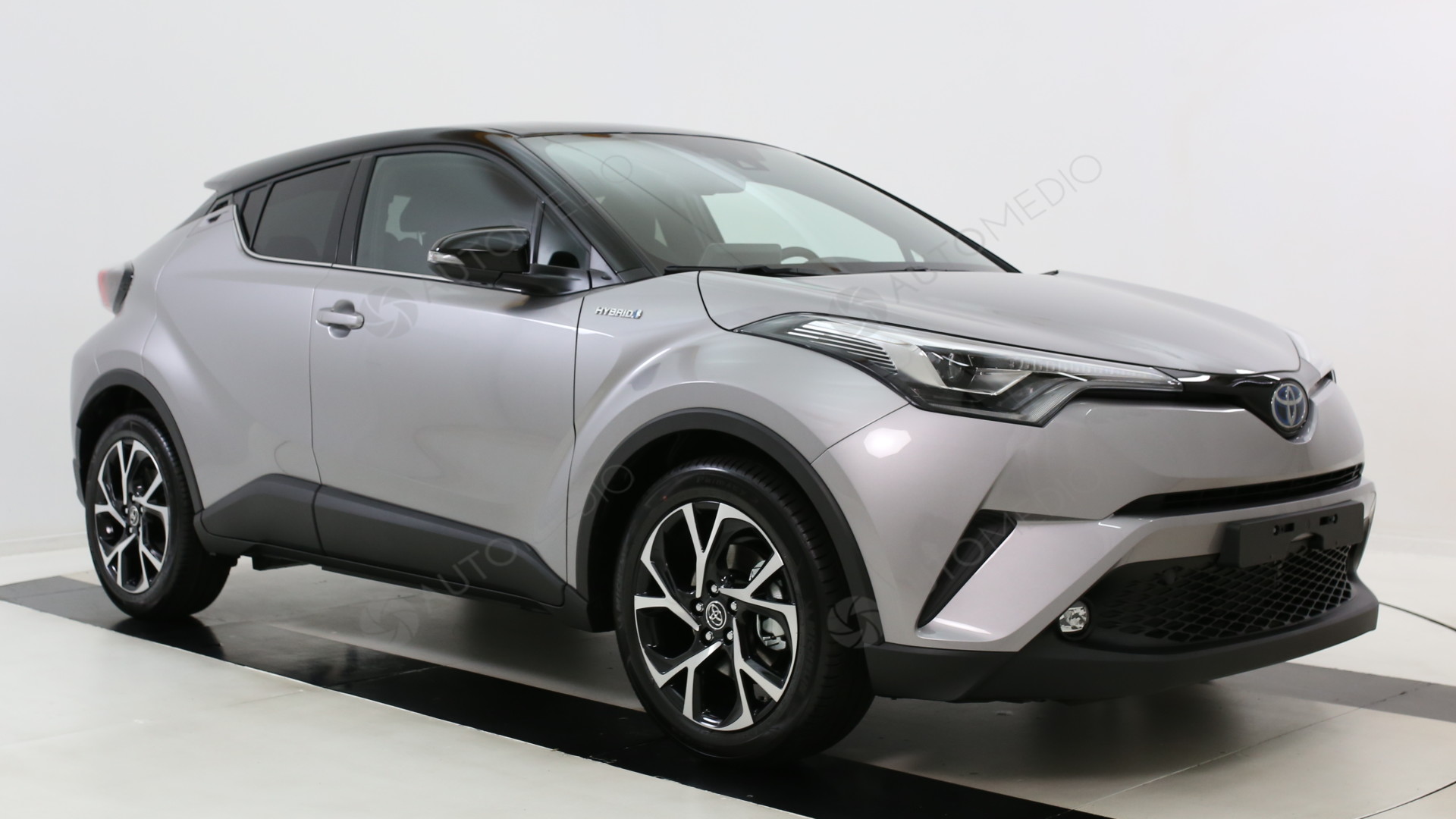 Toyota C-HR DESIGN 1.8 Hybrid 122ch Gris Platinium Métallisé Avec Toit ...